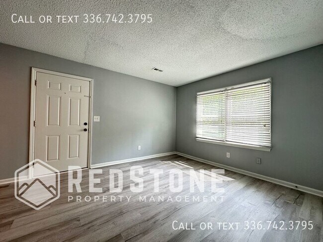 Foto del edificio - 2 Bedroom, 1 Bath - Apartment
