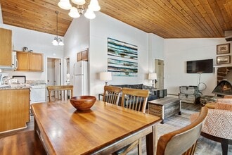Building Photo - 300 Bay Point Dr