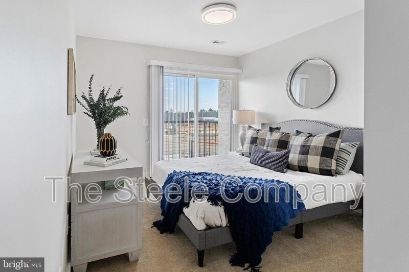 Foto principal - 19520 Village Walk Dr