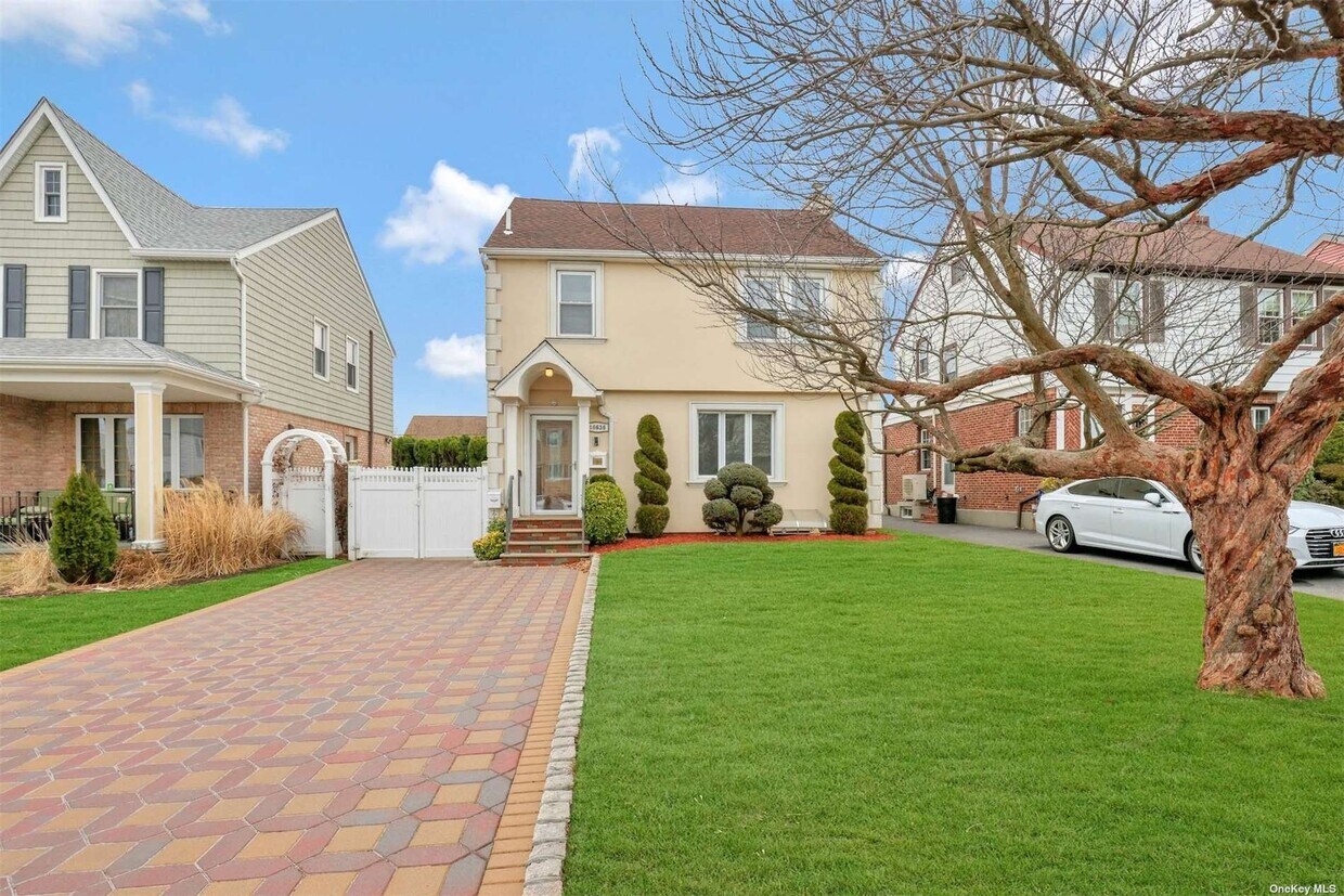 Foto principal - 166-36 23rd Ave