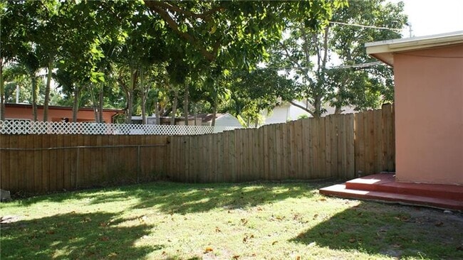 Building Photo - 2009 SW 98th Ter