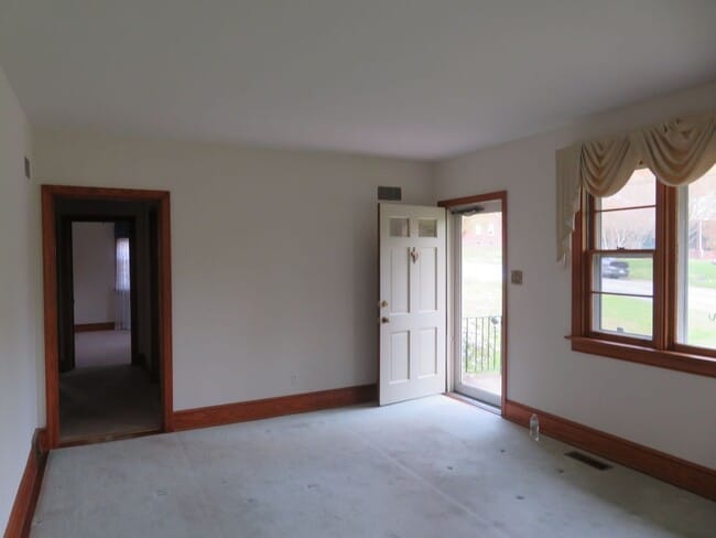 Building Photo - Colonial Heights