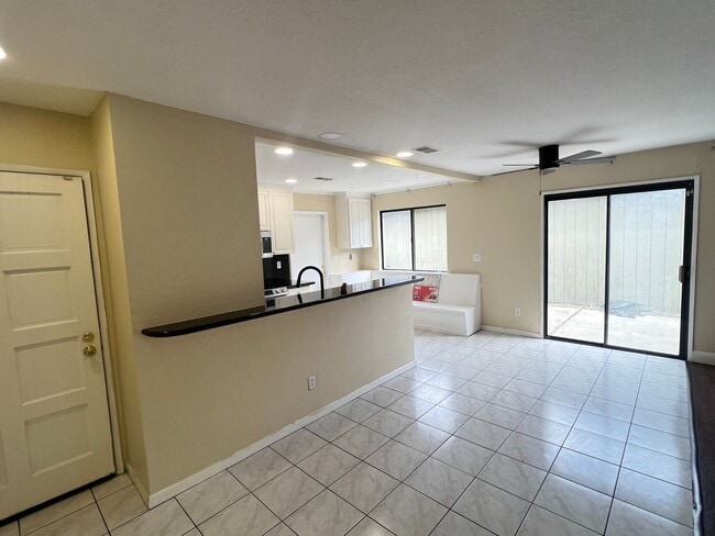 Foto del edificio - 3 bed 2 bath in Lincoln Village West