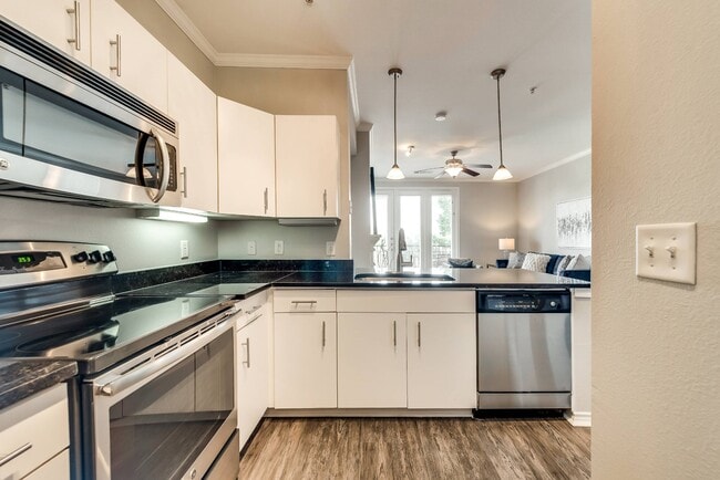 Building Photo - Broadstone Paragon