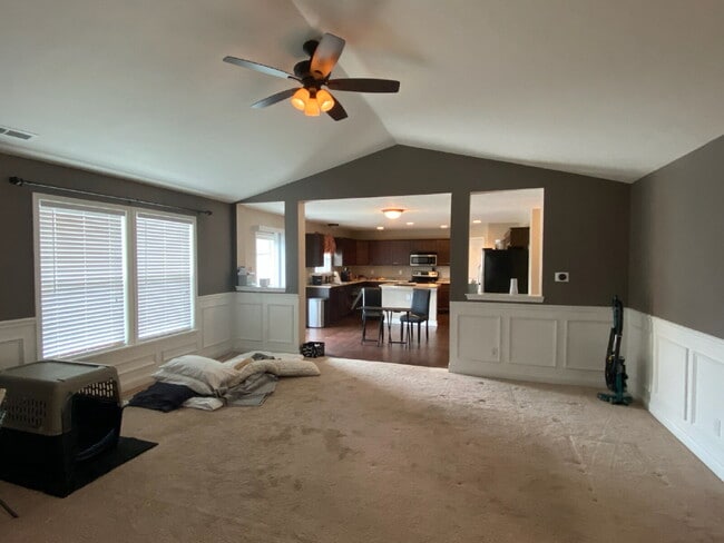 Building Photo - 6750 Woodcrest Dr