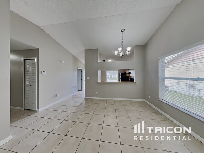 Building Photo - 8931 Valencia Gardens Drive Orlando FL