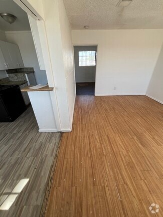 Building Photo - 708 Jackson Ave