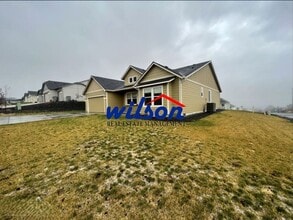 Building Photo - 5300 Sage Way