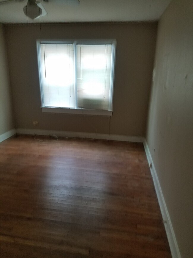 Foto del edificio - Spacious 1 bed, 1 bath duplex walking dist...