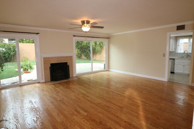 Foto del edificio - Charming home in West Hills adjacent neighborhood!