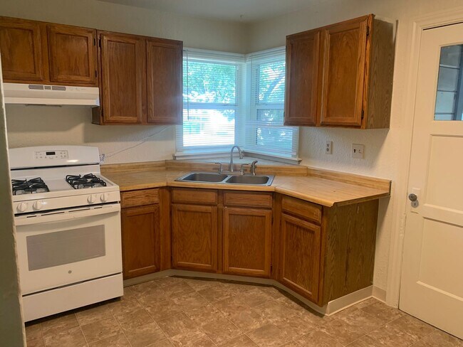 Building Photo - NW401-Brown, Julie Ann