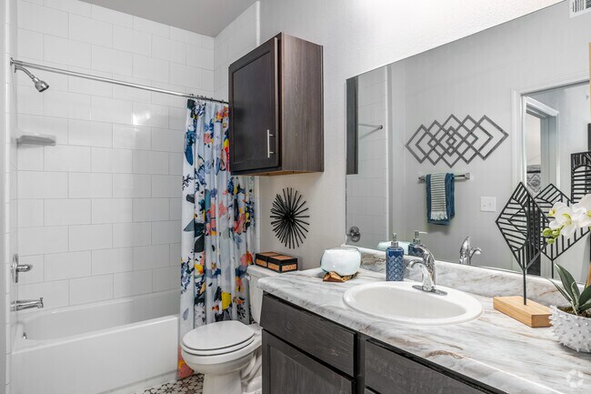 2 habitaciones, 2 baños, 100 metros cuadrados, baño secundario - Artisan Crossing Apts