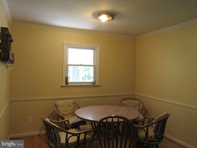 Building Photo - 611 Apple Rd