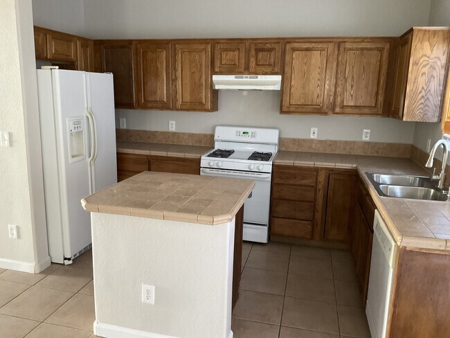 Foto del edificio - 5851 W Santoli Ave