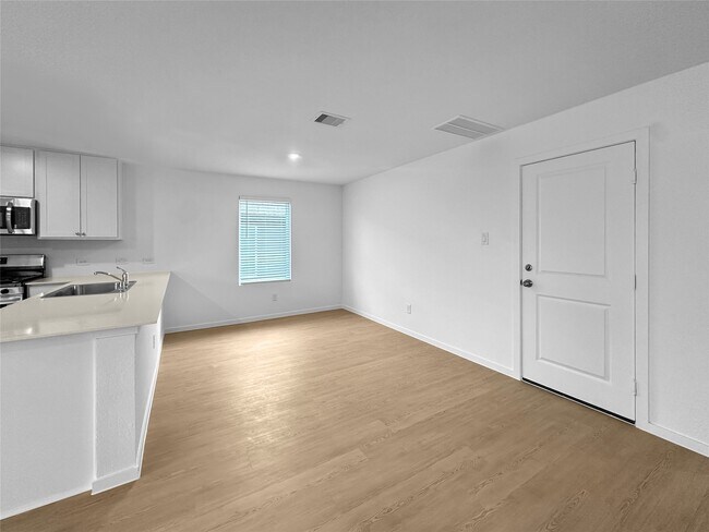 Foto del edificio - 31460 Moore Rd