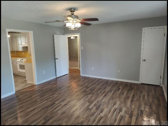 Foto del edificio - 5704 Green Valley Ave