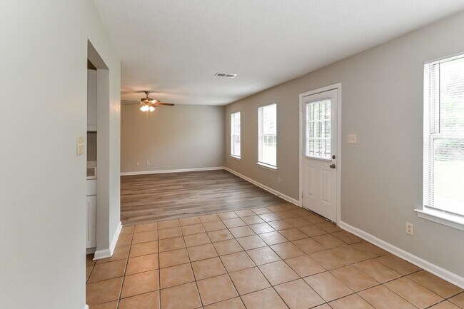 Foto del edificio - 4838 Mistic Lake Dr