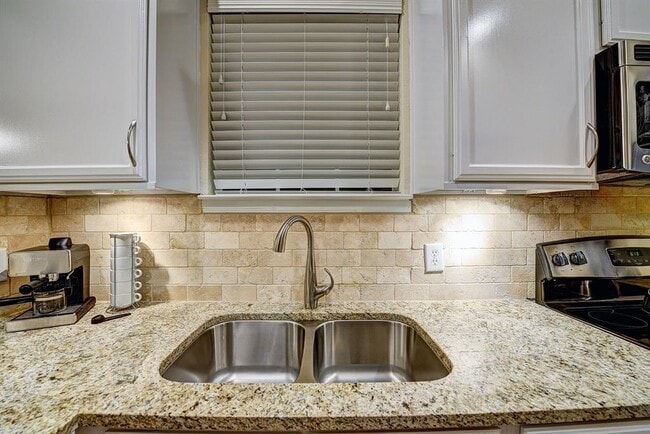 Foto del edificio - 1901 Post Oak Park Dr