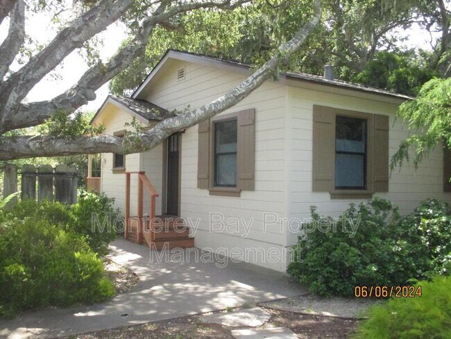 Foto del edificio - 547 B Asilomar Ave