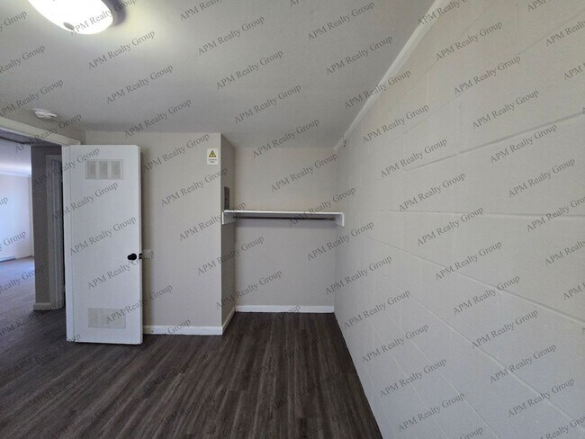 Building Photo - Renovated two bedroom near Harden Street
