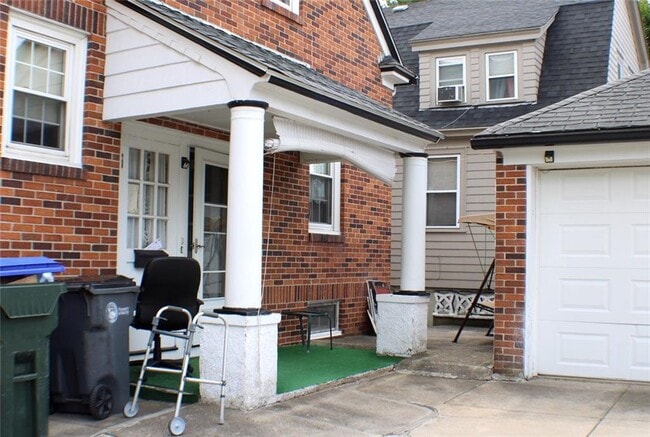 Building Photo - 646 River Ave