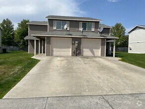 Building Photo - 720 NW Sunburst Ct