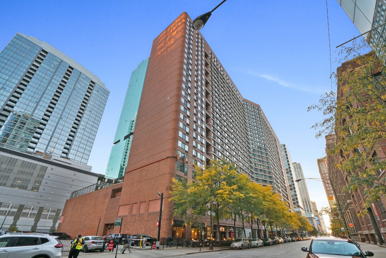 Primary Photo - 211 E Ohio St