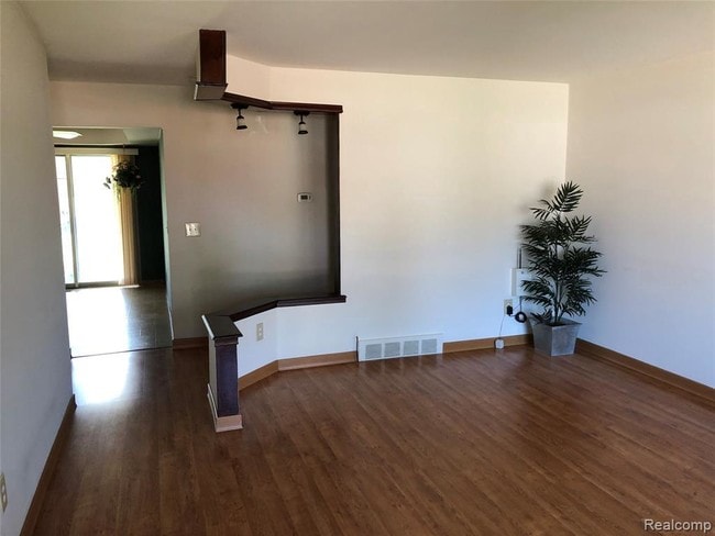 Building Photo - 5060 Bristor Dr