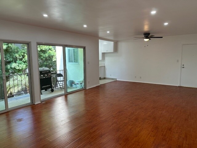spacious living - 7736 Paseo del Rey