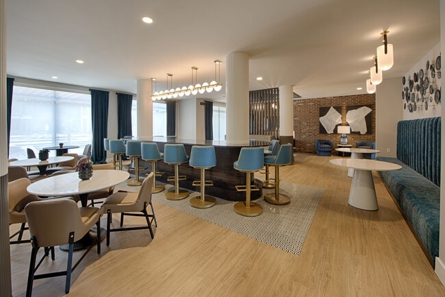 Building Photo - Davy