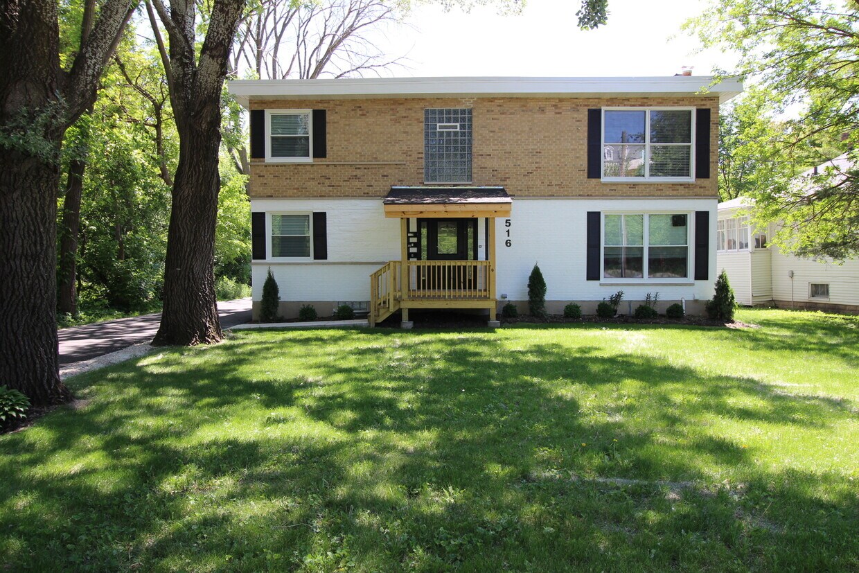 516 Crescent St Unit L, Wheaton, IL 60187 Condo for Rent in Wheaton