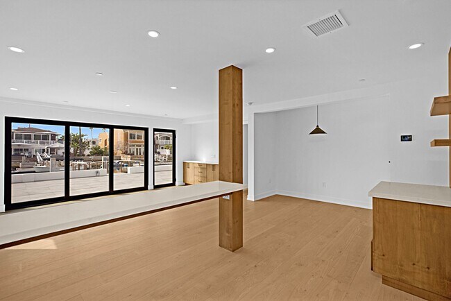 Foto del edificio - 4017 Channel Pl