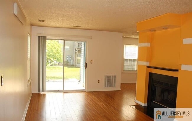 Foto del edificio - 49 Tanglewood Ct