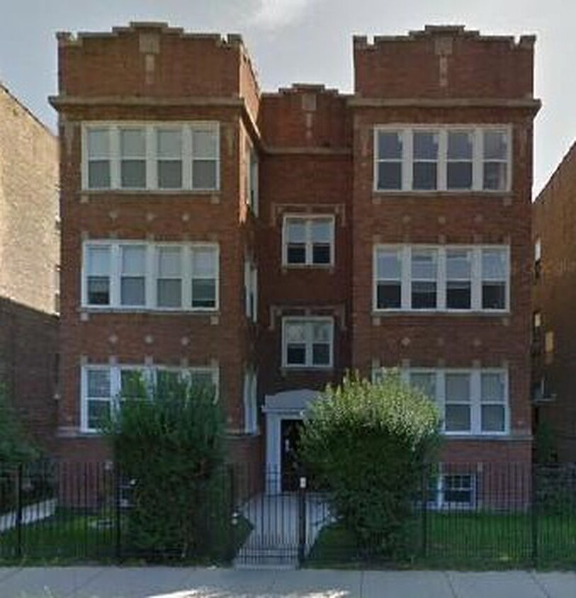 Building Photo - 4629 N Lawndale Ave