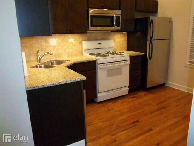 Building Photo - 1526 W Wilson Ave