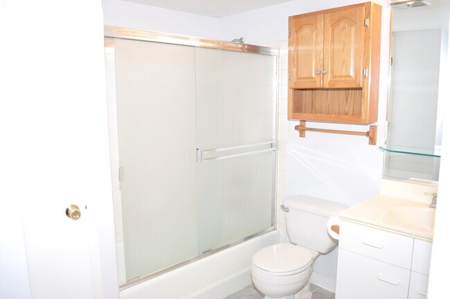 Foto del edificio - 1451 W Irving Park Rd