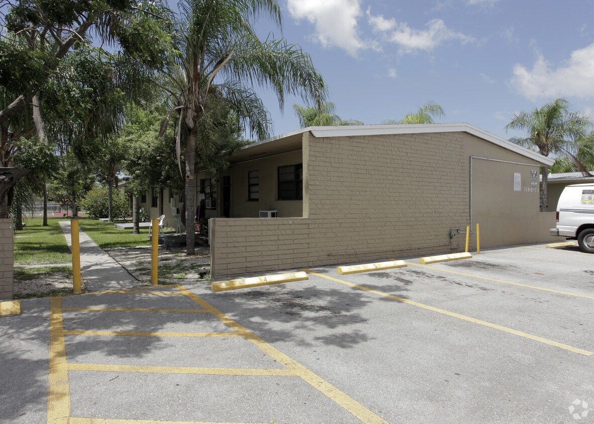 Primary Photo - 3168-3170 SW 14th St