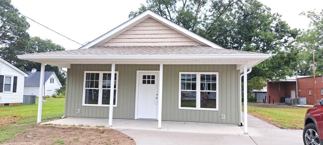 Building Photo - 104 N Mill St