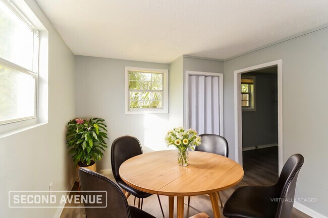 Foto del edificio - 7333 Roslyn Rd