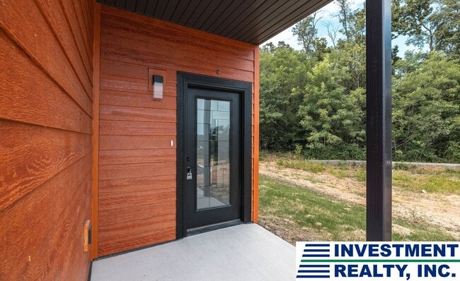 Building Photo - M182-MF3