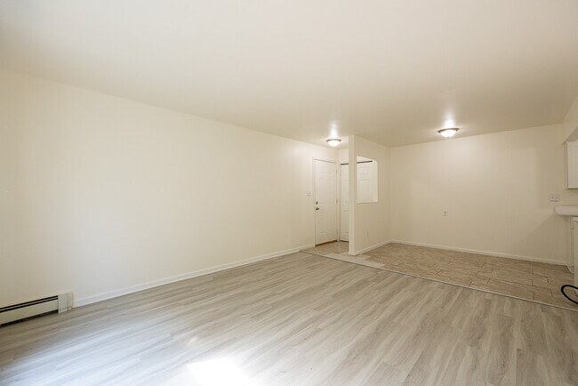 Building Photo - Redford Square Apartments