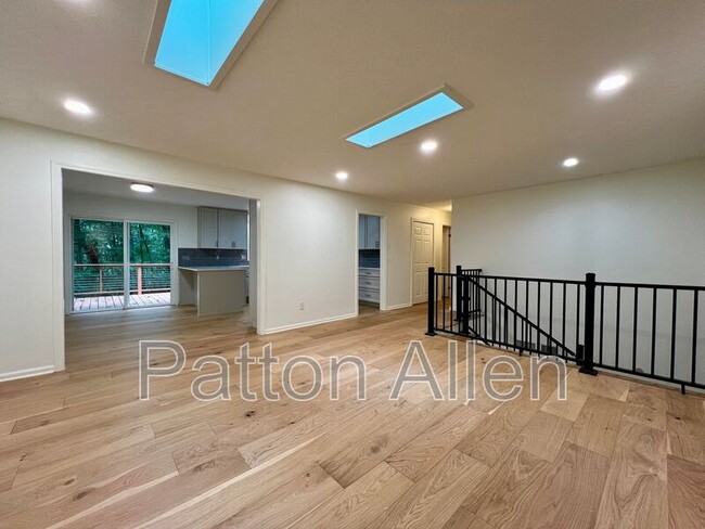 Building Photo - 9 Ravenwood Ln