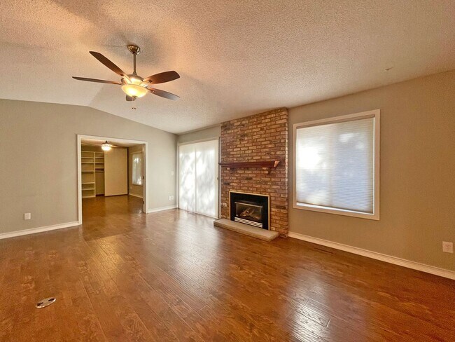 Foto del edificio - Luxury One-Level End-Unit Townhome, Vaulte...