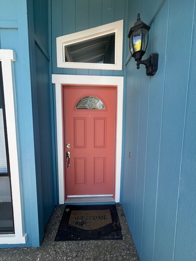 Foto del edificio - Charming 3 Bed, 2 Bath Home in West Davis ...