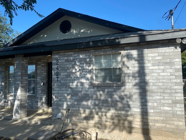 Building Photo - 2427 Wescott Ave