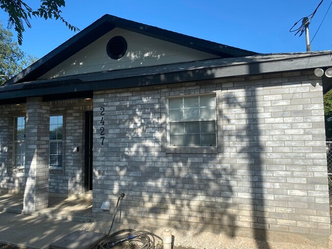 Foto del edificio - 2427 Wescott Ave