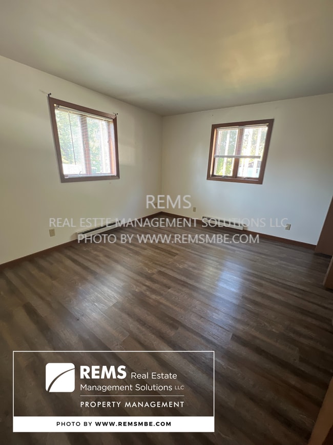 Building Photo - 210 W John St