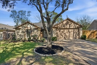 Building Photo - 2919 Lakefield Way