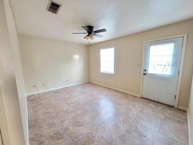 Building Photo - 123 Lexington Dr