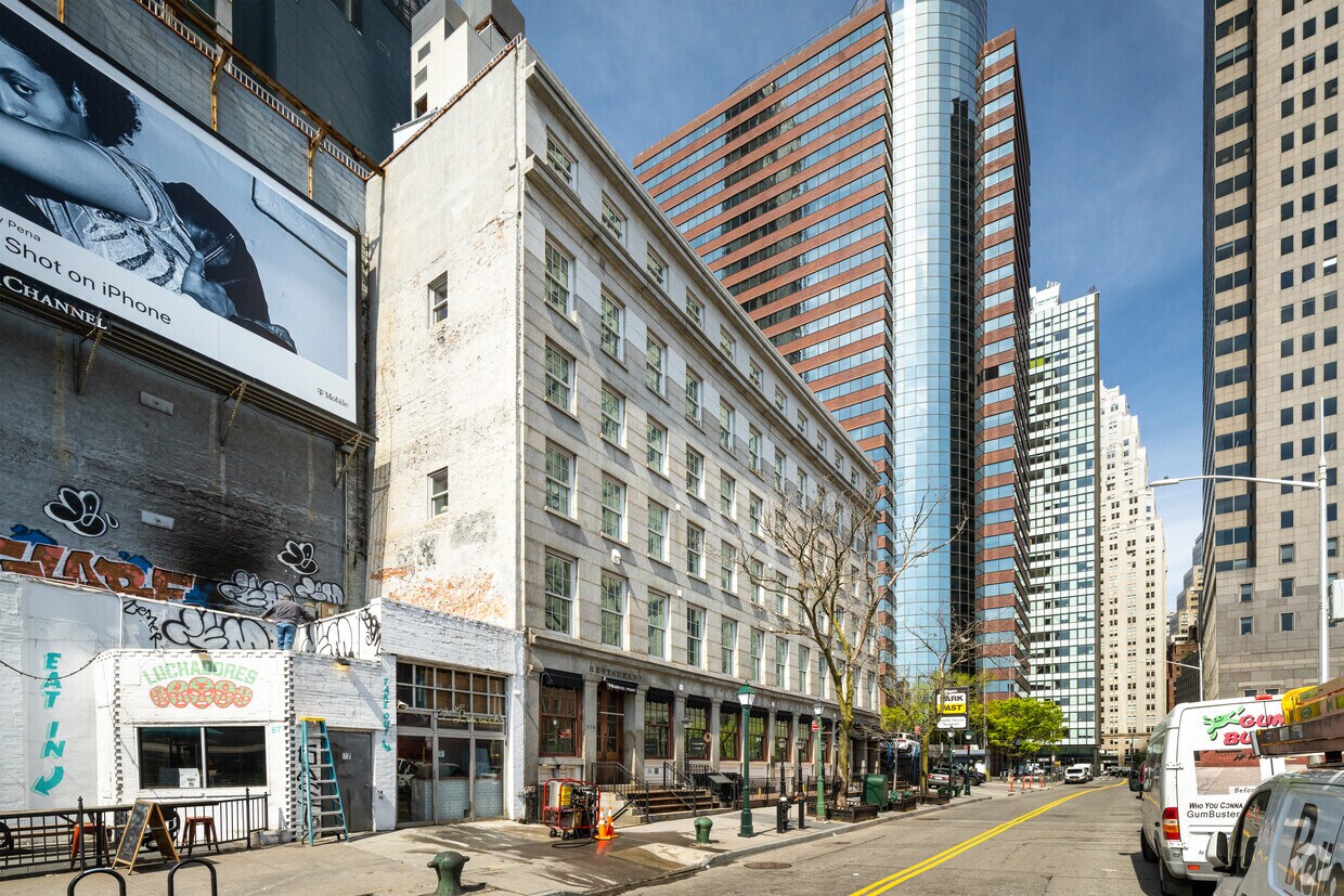 Exterior - 170 John St